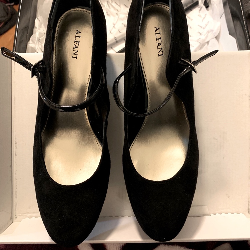 Black Mary Jane Pumps